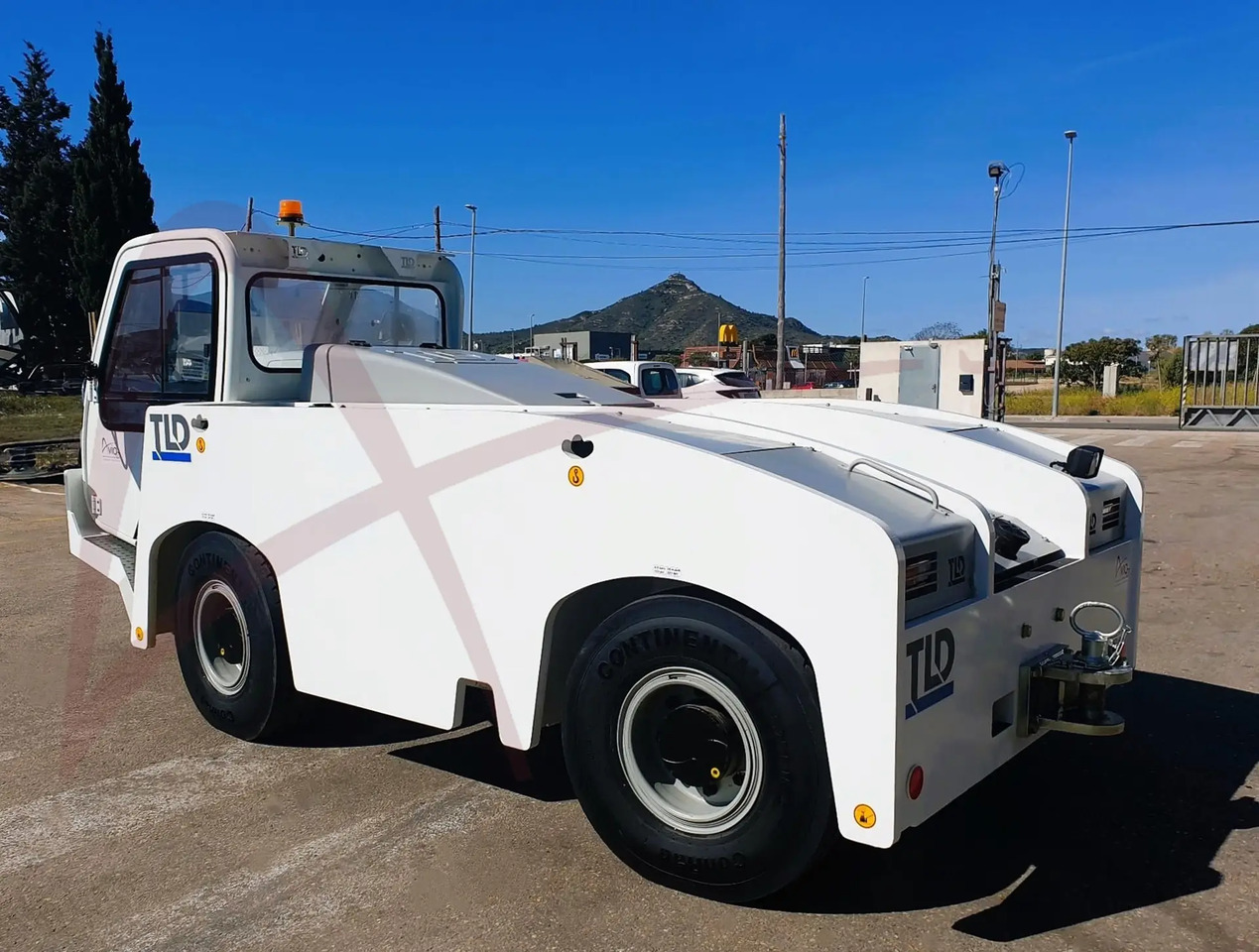 TLD TMX-150/12 - Влекач на самолети: снимка 1 TLD TMX-150/12 - Влекач на самолети: снимка 1