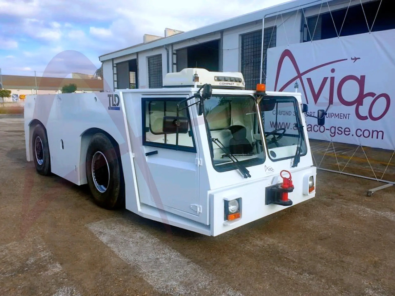 TLD TMX-400 - Влекач на самолети: снимка 1 TLD TMX-400 - Влекач на самолети: снимка 1
