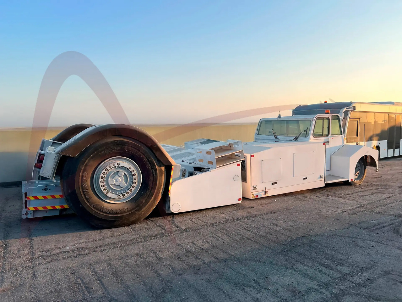 TLD TPX-500 - Влекач на самолети: снимка 1 TLD TPX-500 - Влекач на самолети: снимка 1