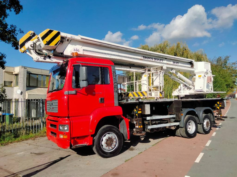 Bronto skylift 28-2T1 28 m hi lift hoogwerker MAN TGA 26. - Автовишка: снимка 1 Bronto skylift 28-2T1 28 m hi lift hoogwerker MAN TGA 26. - Автовишка: снимка 1
