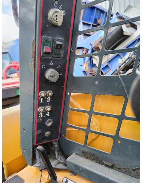 Мини челен товарач Gehl 3935 3840 schranklader loader skid steer bobcat: снимка 15