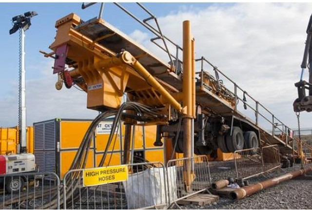 Heavy dril rig 10 ton, including 60 drill rod !! - Пробивна машина: снимка 1 Heavy dril rig 10 ton, including 60 drill rod !! - Пробивна машина: снимка 1