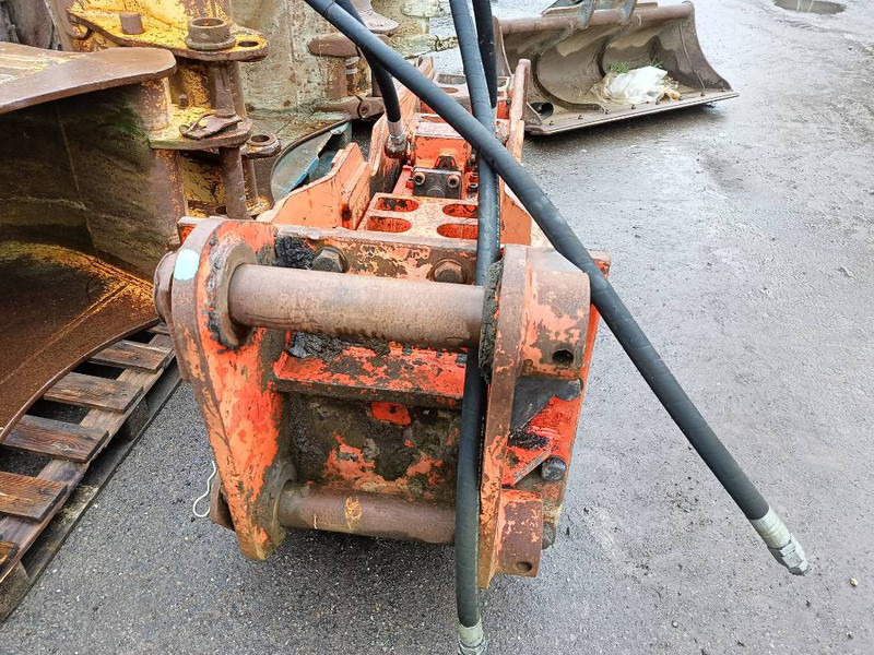 NPK E 210 GH9 hamer hammer hydraulic 18-25 ton 2000 - Хидравличен чук за Строителна техника: снимка 4 NPK E 210 GH9 hamer hammer hydraulic 18-25 ton 2000 - Хидравличен чук за Строителна техника: снимка 4