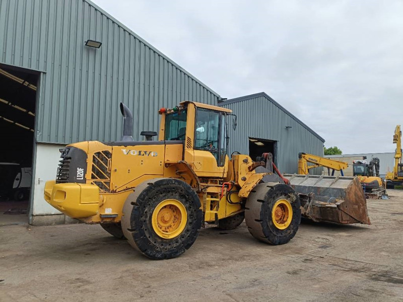 Volvo L 120 F Loader shovel wiellader - Колесен товарач: снимка 1 Volvo L 120 F Loader shovel wiellader - Колесен товарач: снимка 1