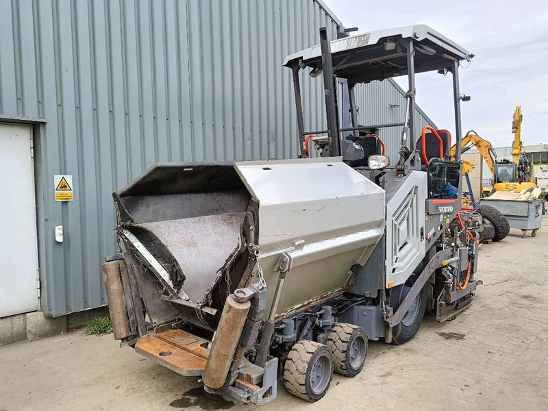 Volvo P 2870 D paver finisher asfaltmachine 2020 - Асфалтополагач: снимка 2 Volvo P 2870 D paver finisher asfaltmachine 2020 - Асфалтополагач: снимка 2