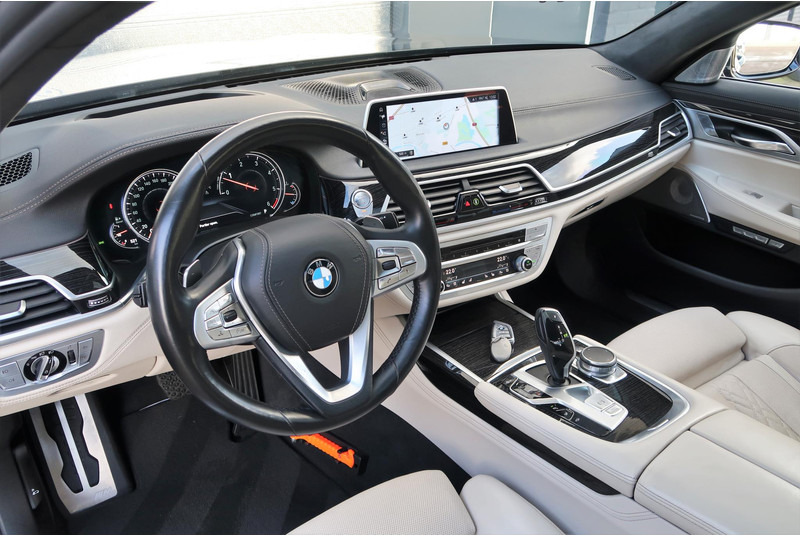 Седан BMW 7 Serie 740Ld xDrive High Executive M-PAKKET/ MASSAGE/ PANO/ DEALER OND/ VOL!: снимка 8