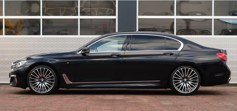Седан BMW 7 Serie 740Ld xDrive High Executive M-PAKKET/ MASSAGE/ PANO/ DEALER OND/ VOL!: снимка 12