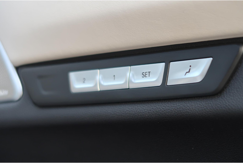 Седан BMW 7 Serie 740Ld xDrive High Executive M-PAKKET/ MASSAGE/ PANO/ DEALER OND/ VOL!: снимка 17