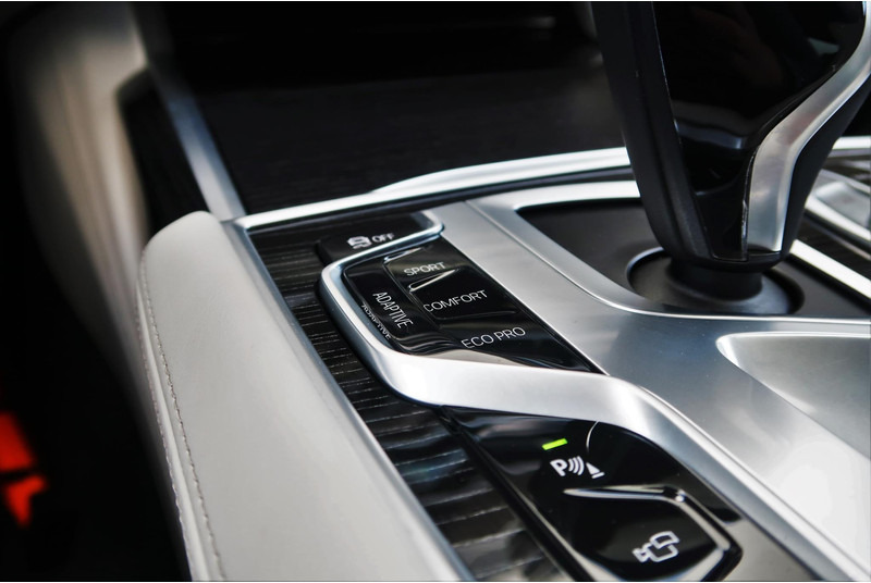 Седан BMW 7 Serie 740Ld xDrive High Executive M-PAKKET/ MASSAGE/ PANO/ DEALER OND/ VOL!: снимка 10