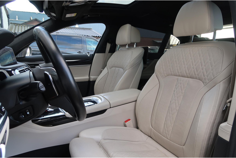 Седан BMW 7 Serie 740Ld xDrive High Executive M-PAKKET/ MASSAGE/ PANO/ DEALER OND/ VOL!: снимка 16