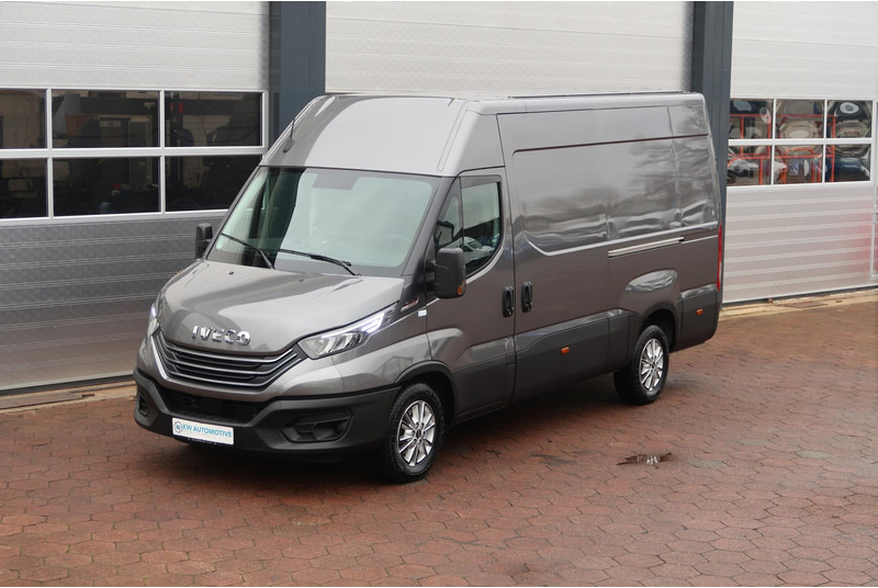 Iveco Daily 35S18HV 3.0 L2H2 BPM VRIJ/ AUT/ 2X SCHUIFDEUR/ CAMERA/ LED/ CRUISE/ CLIMA/ NAVI/ - Товарен бус: снимка 4 Iveco Daily 35S18HV 3.0 L2H2 BPM VRIJ/ AUT/ 2X SCHUIFDEUR/ CAMERA/ LED/ CRUISE/ CLIMA/ NAVI/ - Товарен бус: снимка 4