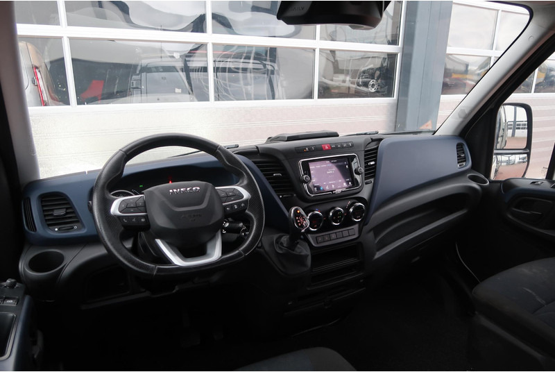 Iveco Daily 35C18H 3.0 DC AUT/ CAMERA/ LED/ CRUISE/ CLIMA/ TREKHAAK - Лекотоварен автомобил, Бус с двойна кабина: снимка 2 Iveco Daily 35C18H 3.0 DC AUT/ CAMERA/ LED/ CRUISE/ CLIMA/ TREKHAAK - Лекотоварен автомобил, Бус с двойна кабина: снимка 2