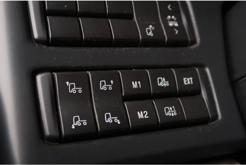 Scania P500 6x2/ FULL AIR/ HYDRAULIC/ LEATHER/ 2.950 WB/ DIFF LOCK/ SLIDE DISH - Влекач: снимка 4 Scania P500 6x2/ FULL AIR/ HYDRAULIC/ LEATHER/ 2.950 WB/ DIFF LOCK/ SLIDE DISH - Влекач: снимка 4