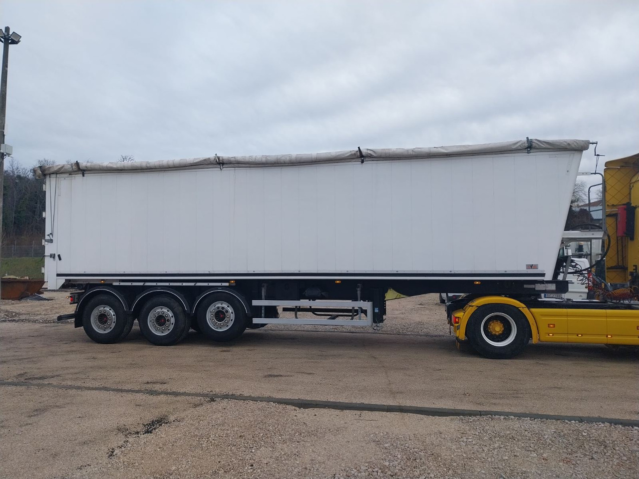 BODEX 55m3 - Самосвал полуремарке: снимка 3 BODEX 55m3 - Самосвал полуремарке: снимка 3