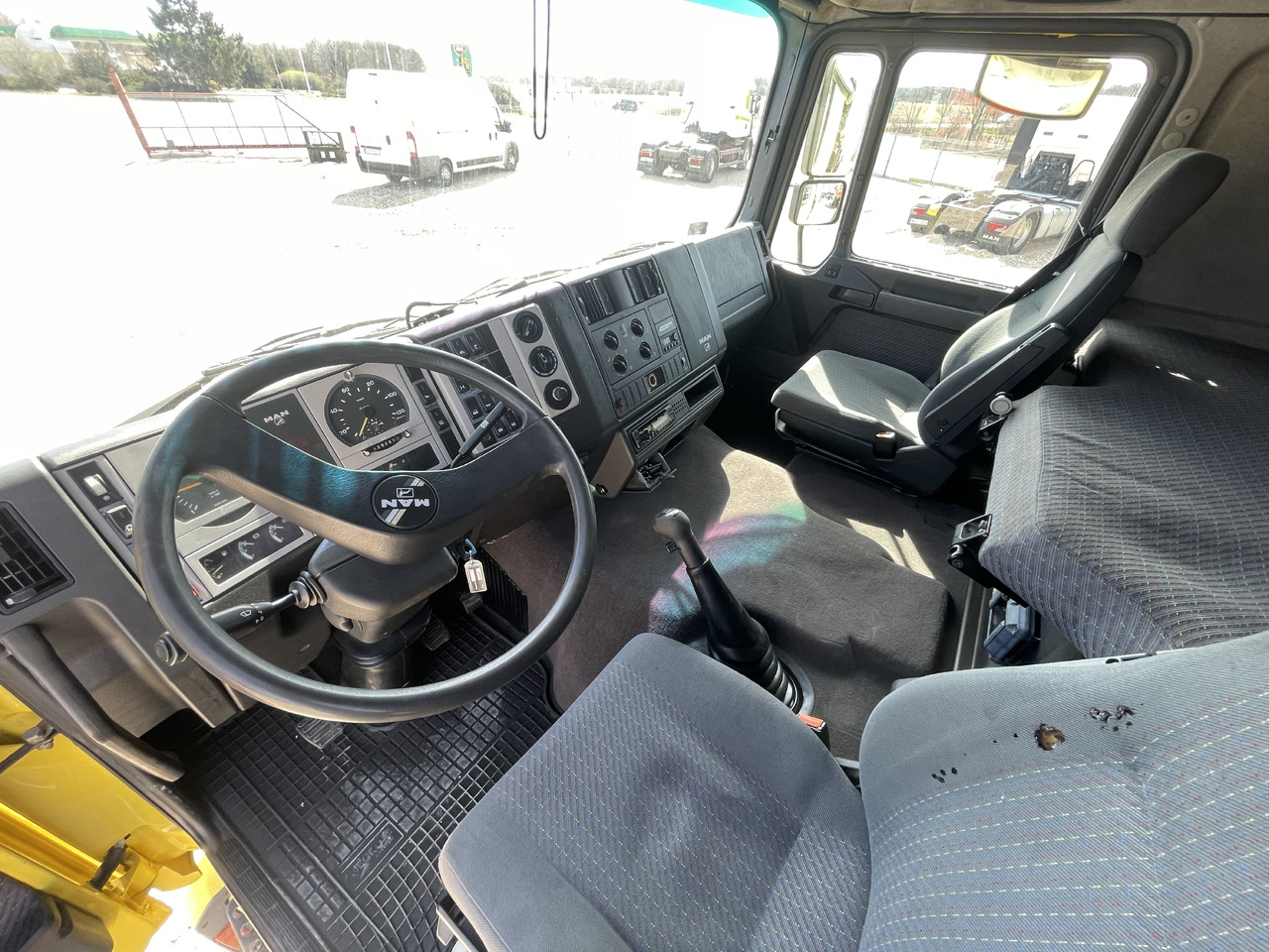 MAN F2000 413 6x2 Manual CRANE Hiab 330+jib 90 21m - Влекач: снимка 3 MAN F2000 413 6x2 Manual CRANE Hiab 330+jib 90 21m - Влекач: снимка 3