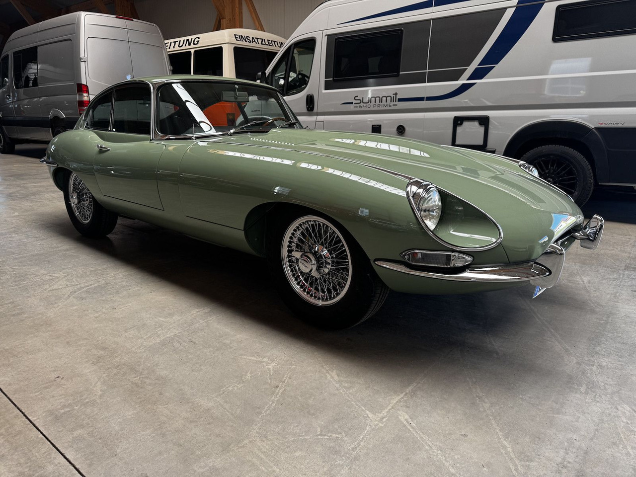 Jaguar E-Type 4.2 Litre Serie 1.5 FHC - Лек автомобил: снимка 4 Jaguar E-Type 4.2 Litre Serie 1.5 FHC - Лек автомобил: снимка 4