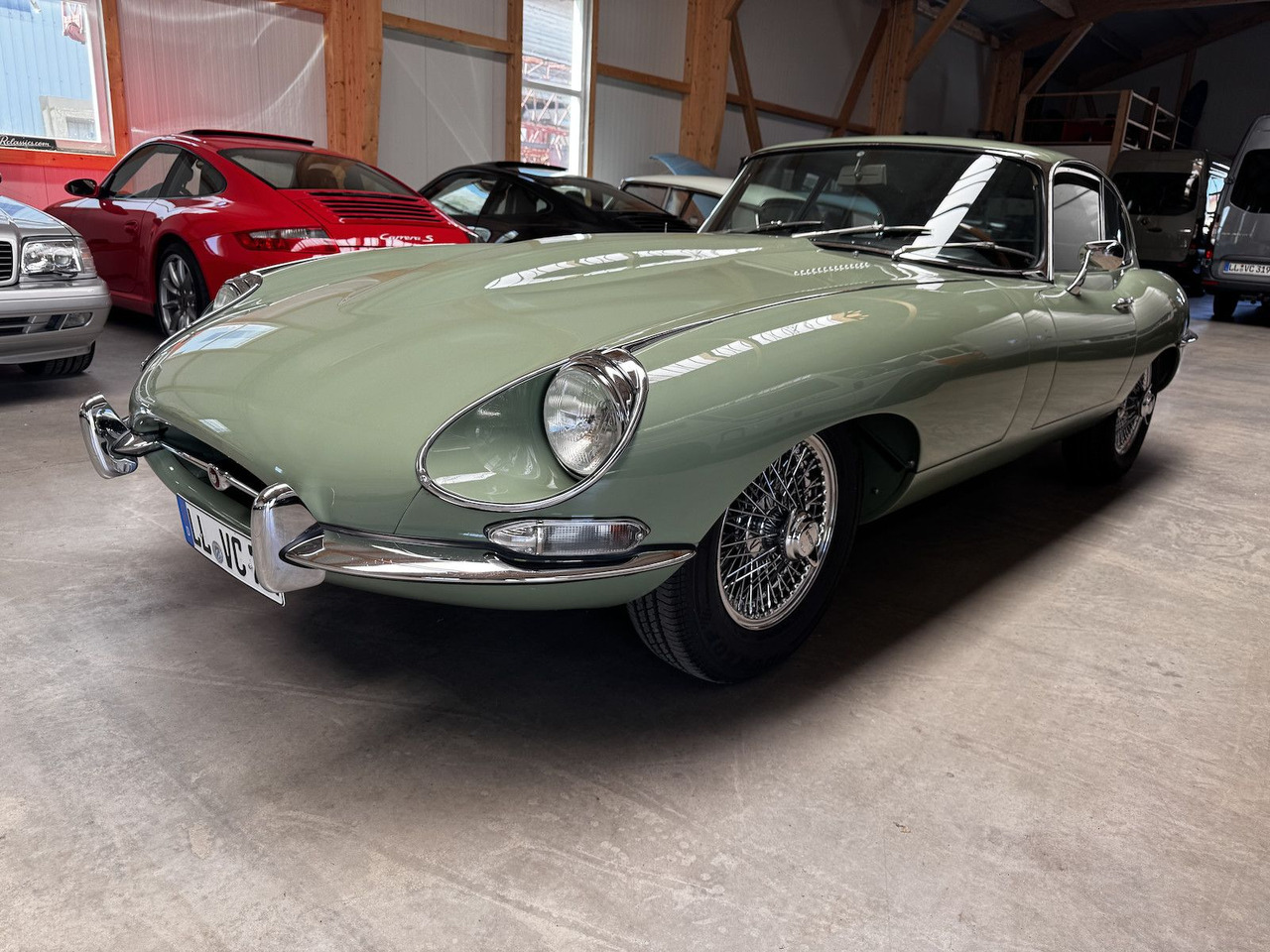 Jaguar E-Type 4.2 Litre Serie 1.5 FHC - Лек автомобил: снимка 1 Jaguar E-Type 4.2 Litre Serie 1.5 FHC - Лек автомобил: снимка 1