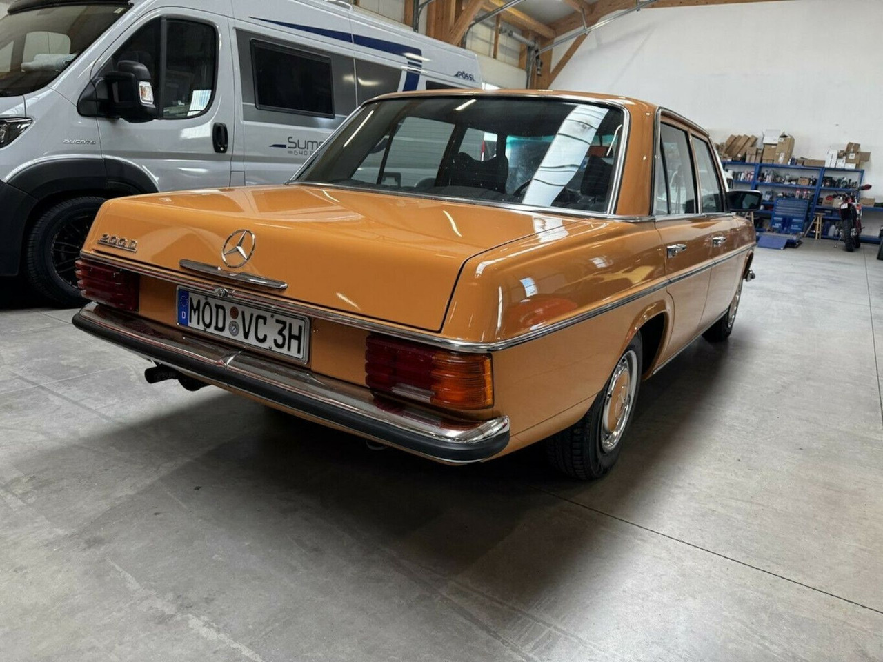 Mercedes-Benz 200 D/8 - Седан: снимка 5 Mercedes-Benz 200 D/8 - Седан: снимка 5