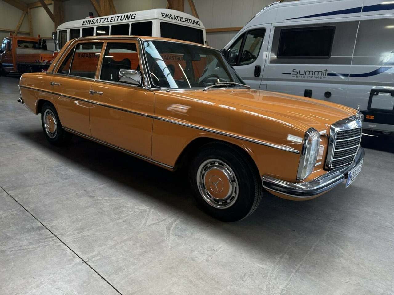 Mercedes-Benz 200 D/8 - Седан: снимка 4 Mercedes-Benz 200 D/8 - Седан: снимка 4