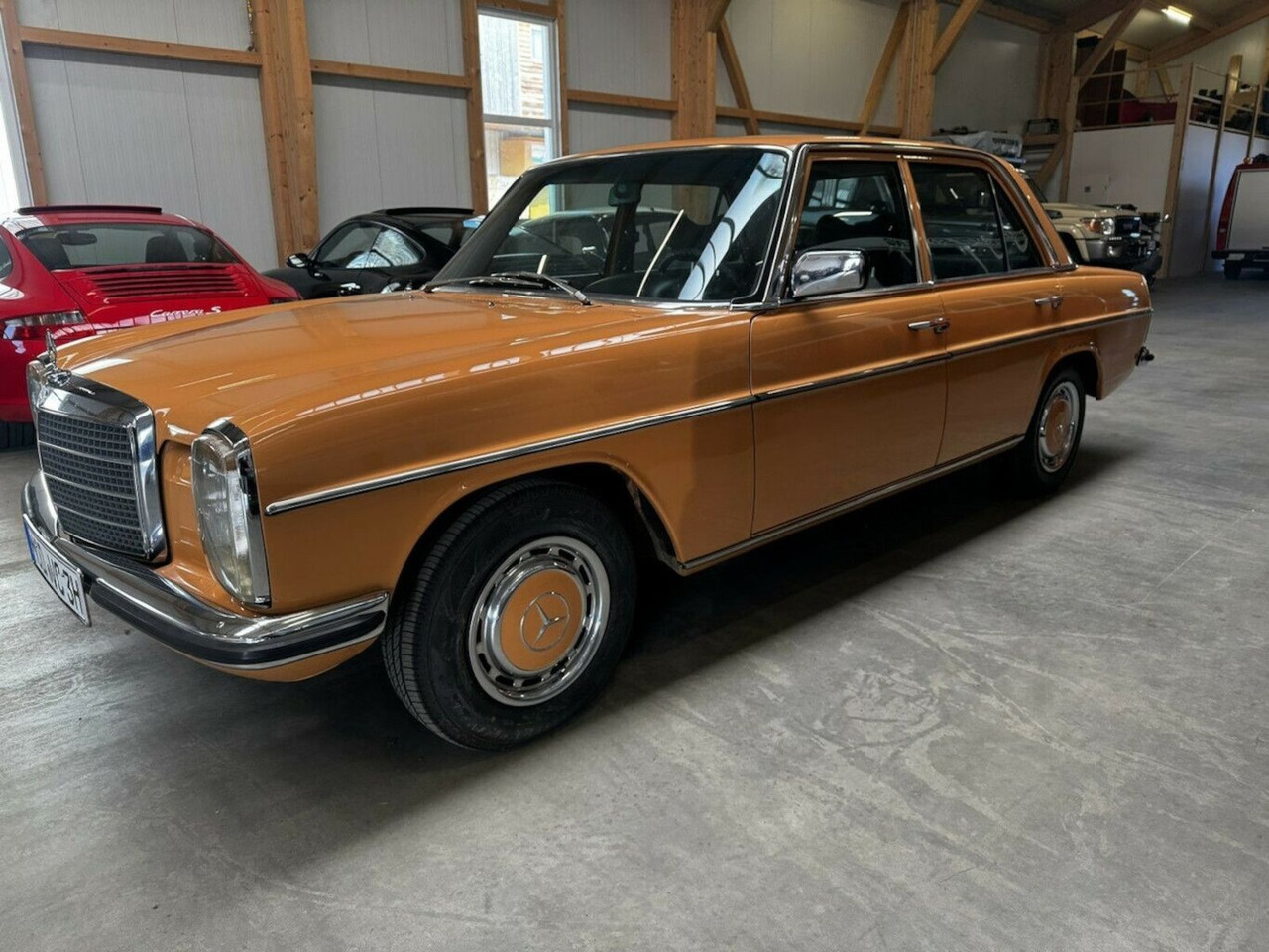 Mercedes-Benz 200 D/8 - Седан: снимка 2 Mercedes-Benz 200 D/8 - Седан: снимка 2