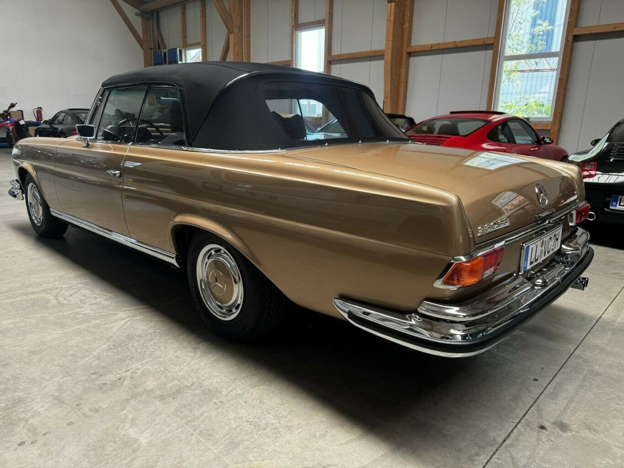 Mercedes-Benz 280 SE Cabrio W111 BRABUS-Classic Restauration - Кабриолет: снимка 5 Mercedes-Benz 280 SE Cabrio W111 BRABUS-Classic Restauration - Кабриолет: снимка 5