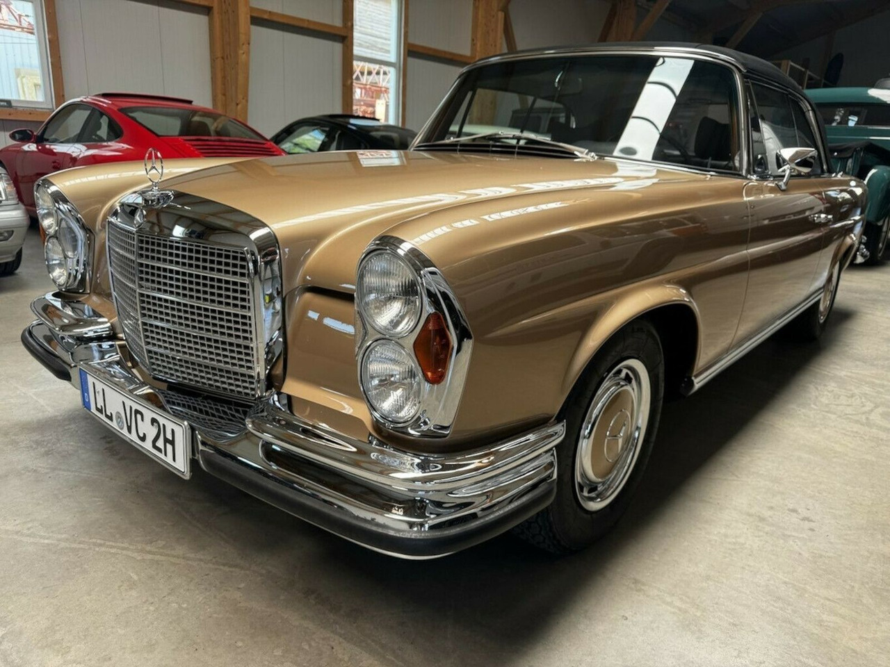 Mercedes-Benz 280 SE Cabrio W111 BRABUS-Classic Restauration - Кабриолет: снимка 3 Mercedes-Benz 280 SE Cabrio W111 BRABUS-Classic Restauration - Кабриолет: снимка 3