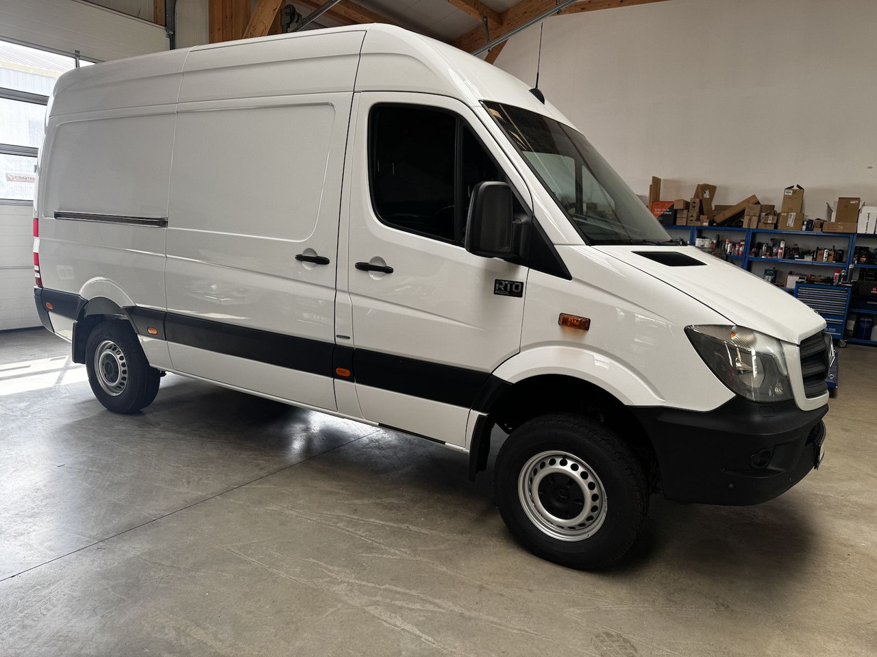 Mercedes-Benz Sprinter 319 CDI 4x4 3.0 V6 Untersetzung 1a! - Кемпер ван: снимка 4 Mercedes-Benz Sprinter 319 CDI 4x4 3.0 V6 Untersetzung 1a! - Кемпер ван: снимка 4