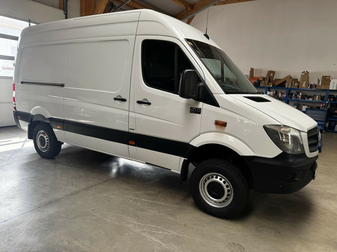 Mercedes-Benz Sprinter 319 CDI 4x4 3.0 V6 Untersetzung 1a! - Кемпер ван: снимка 4 Mercedes-Benz Sprinter 319 CDI 4x4 3.0 V6 Untersetzung 1a! - Кемпер ван: снимка 4