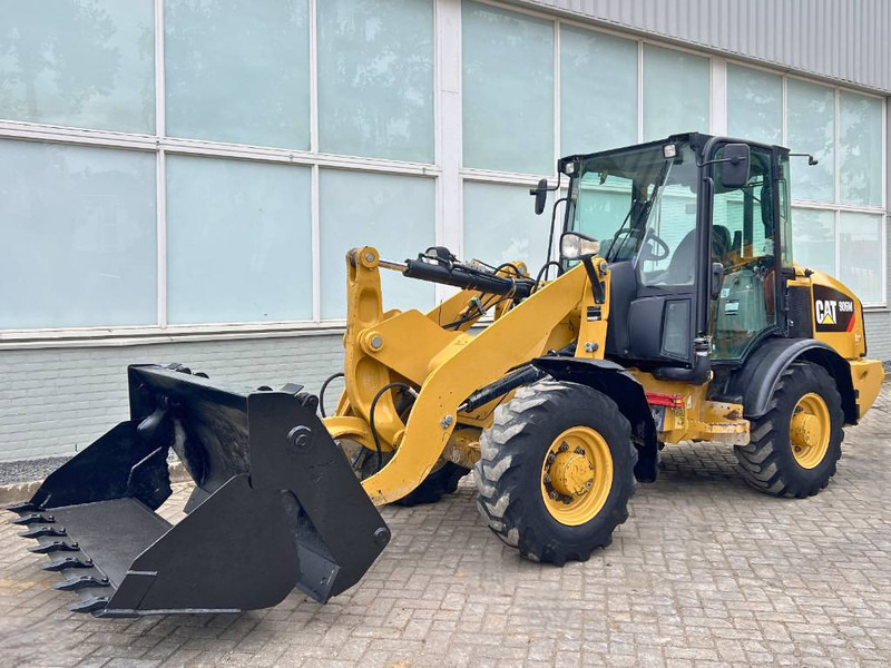 Cat 906 M     2016 - Колесен товарач: снимка 1 Cat 906 M     2016 - Колесен товарач: снимка 1