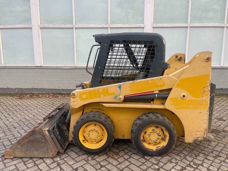 Gehl 3840 E 2015 - Мини челен товарач: снимка 1 Gehl 3840 E 2015 - Мини челен товарач: снимка 1