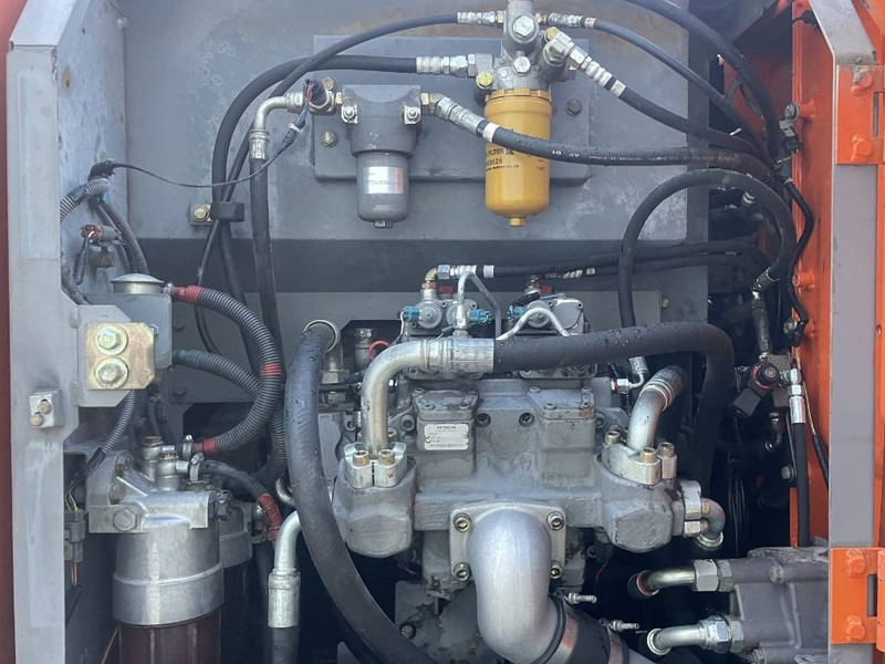 Колесен багер Hitachi ZX 140 W-3: снимка 16 Колесен багер Hitachi ZX 140 W-3: снимка 16