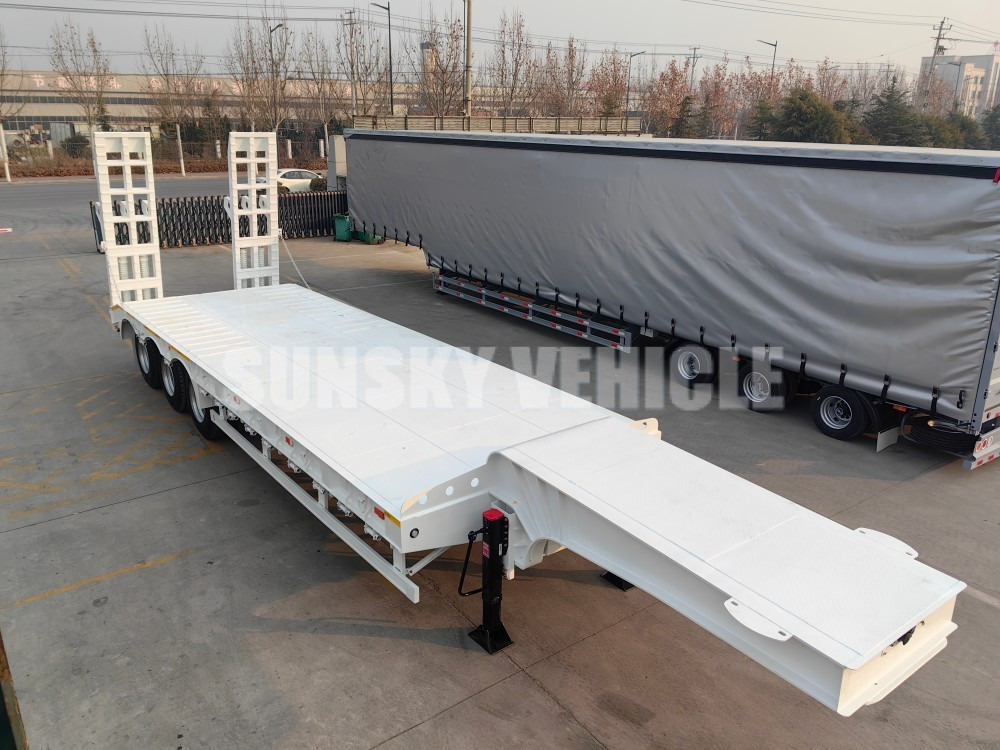 SUNSKY 3 Axle 40 Tons gooseneck lowbed trailer - Нискорамна площадка полуремарке: снимка 1 SUNSKY 3 Axle 40 Tons gooseneck lowbed trailer - Нискорамна площадка полуремарке: снимка 1