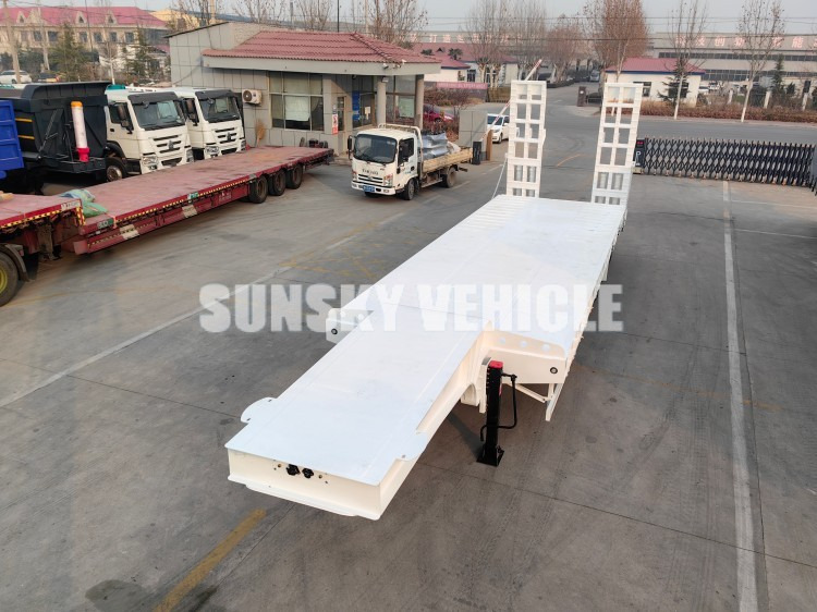 SUNSKY 3 Axle 40 Tons gooseneck lowbed trailer - Нискорамна площадка полуремарке: снимка 3 SUNSKY 3 Axle 40 Tons gooseneck lowbed trailer - Нискорамна площадка полуремарке: снимка 3