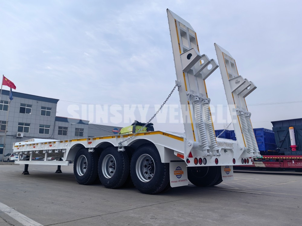 SUNSKY 3 Axle 40 Tons gooseneck lowbed trailer - Нискорамна площадка полуремарке: снимка 2 SUNSKY 3 Axle 40 Tons gooseneck lowbed trailer - Нискорамна площадка полуремарке: снимка 2