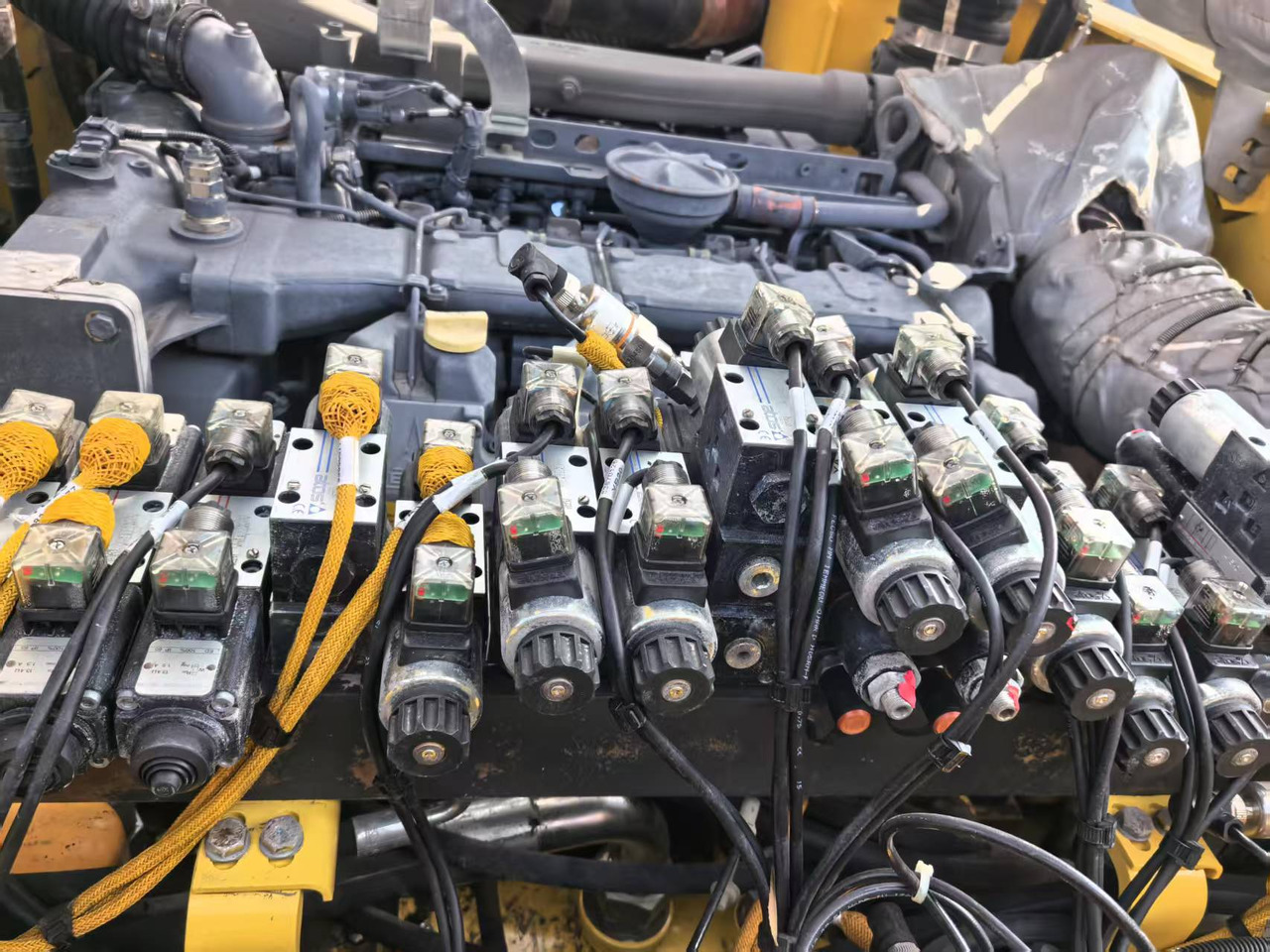 BOMAG Second Hand Asphalt Milling Machine BM2000/60 Asphalt Cold Milling Machine Price - Пътна фреза: снимка 3 BOMAG Second Hand Asphalt Milling Machine BM2000/60 Asphalt Cold Milling Machine Price - Пътна фреза: снимка 3