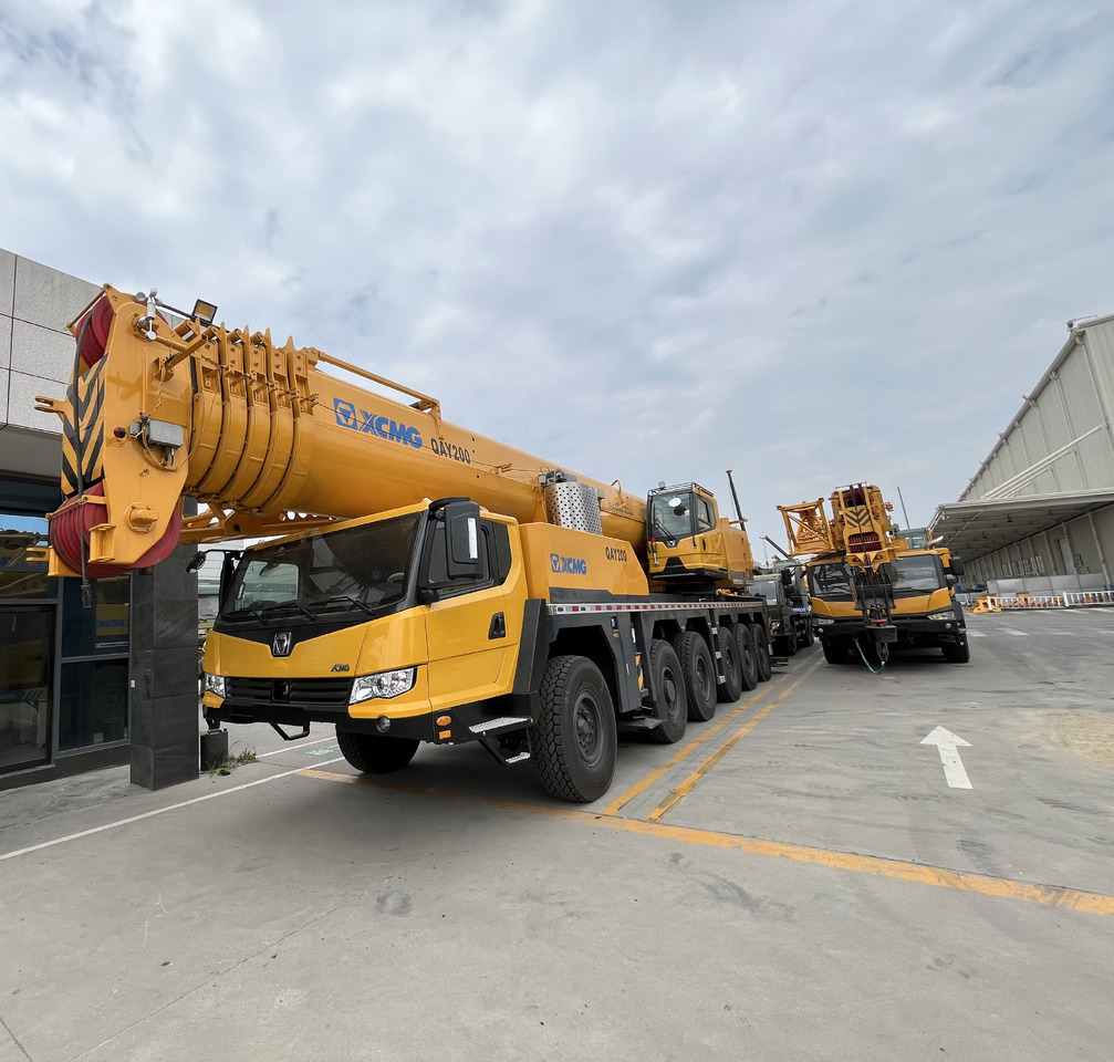 XCMG Factory Second Hand Mobile Truck Crane QAY200 200 Ton All Terrain Cranes In Good Condition - Кран за всякакви терени: снимка 3 XCMG Factory Second Hand Mobile Truck Crane QAY200 200 Ton All Terrain Cranes In Good Condition - Кран за всякакви терени: снимка 3