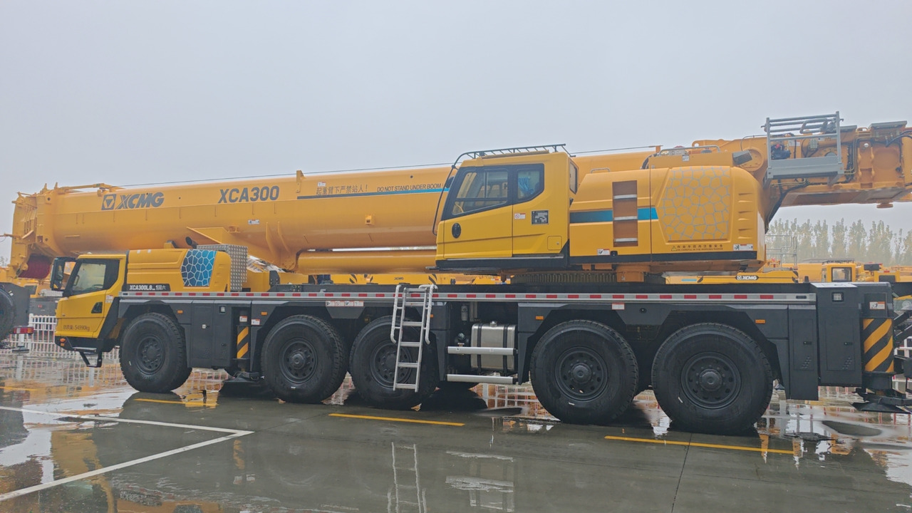 XCMG Official 2024 Year Pick Up Truck Crane 300t XCA300L8_1 Mobile All Terrain Crane Price - Кран за всякакви терени: снимка 3 XCMG Official 2024 Year Pick Up Truck Crane 300t XCA300L8_1 Mobile All Terrain Crane Price - Кран за всякакви терени: снимка 3