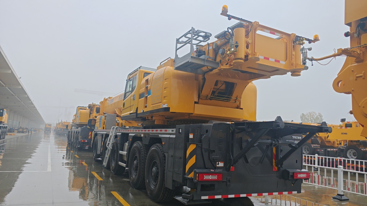 XCMG Official 2024 Year Pick Up Truck Crane 300t XCA300L8_1 Mobile All Terrain Crane Price - Кран за всякакви терени: снимка 4 XCMG Official 2024 Year Pick Up Truck Crane 300t XCA300L8_1 Mobile All Terrain Crane Price - Кран за всякакви терени: снимка 4