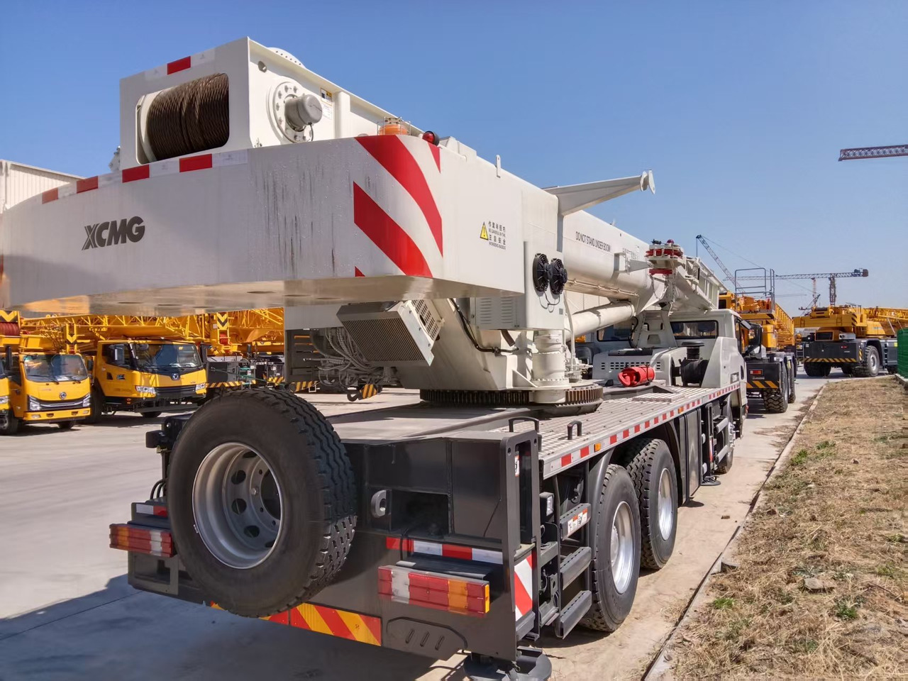 XCMG Official Construction Mini Mobile Crane QY30_TW 30 ton Used Small Hydraulic Crane Price - Автокран: снимка 2 XCMG Official Construction Mini Mobile Crane QY30_TW 30 ton Used Small Hydraulic Crane Price - Автокран: снимка 2