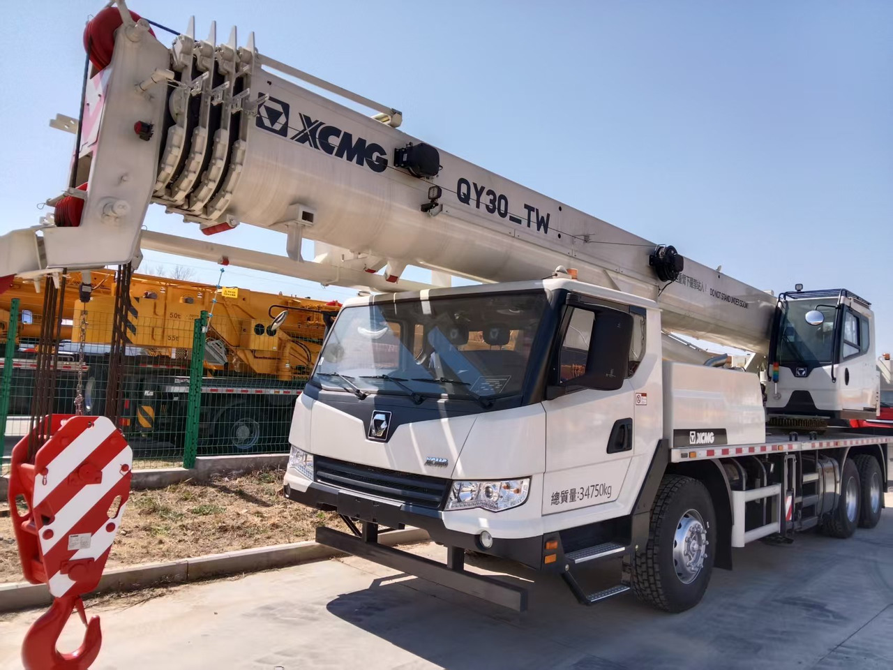 XCMG Official Construction Mini Mobile Crane QY30_TW 30 ton Used Small Hydraulic Crane Price - Автокран: снимка 5 XCMG Official Construction Mini Mobile Crane QY30_TW 30 ton Used Small Hydraulic Crane Price - Автокран: снимка 5