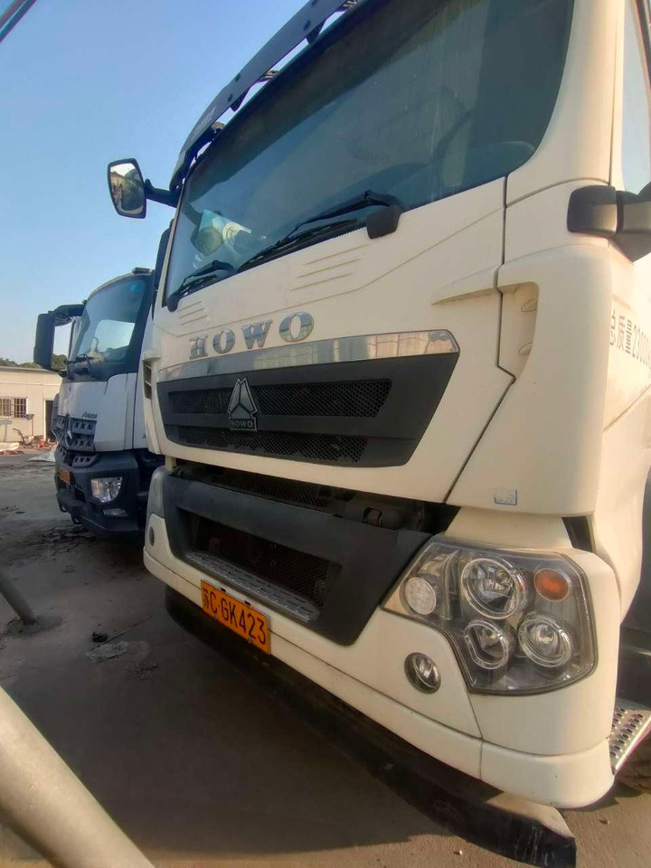 XCMG Official HBC10050V Second Hand Truck Mounted Line Concrete Pump With High Quality - Машина за бетон: снимка 2 XCMG Official HBC10050V Second Hand Truck Mounted Line Concrete Pump With High Quality - Машина за бетон: снимка 2