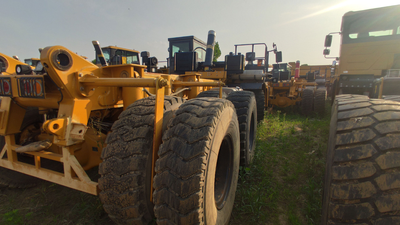XCMG Official Second Hand 70 Ton 6x4 Dump Truck XDM80 China Tipper Trucks For Sale - Самосвал: снимка 4 XCMG Official Second Hand 70 Ton 6x4 Dump Truck XDM80 China Tipper Trucks For Sale - Самосвал: снимка 4