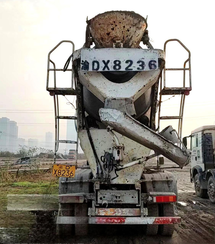 XCMG Official Second Hand Diesel Concrete Mixer Truck G4804B 12m³ Cement Mixer Truck Price - Бетоновоз: снимка 4 XCMG Official Second Hand Diesel Concrete Mixer Truck G4804B 12m³ Cement Mixer Truck Price - Бетоновоз: снимка 4