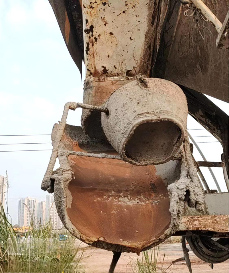 XCMG Official Second Hand Diesel Concrete Mixer Truck G4804B 12m³ Cement Mixer Truck Price - Бетоновоз: снимка 5 XCMG Official Second Hand Diesel Concrete Mixer Truck G4804B 12m³ Cement Mixer Truck Price - Бетоновоз: снимка 5