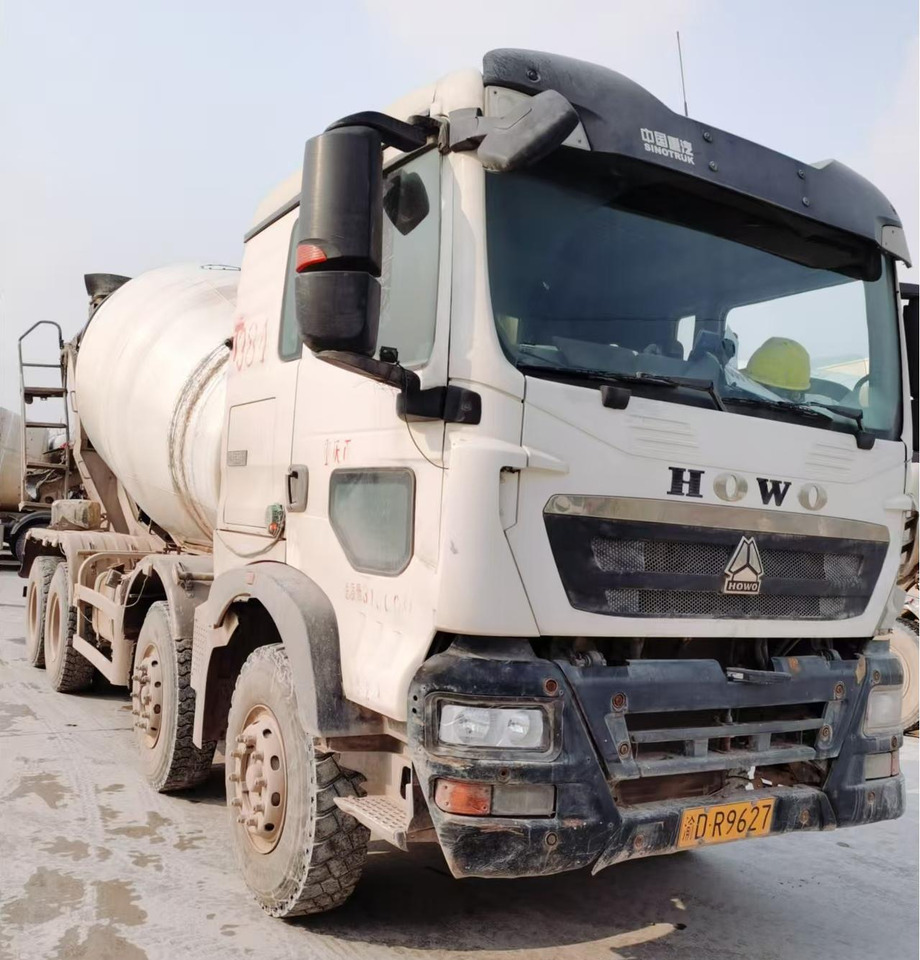 XCMG Official Second Hand G4804B HOWO Concrete Mixer Truck 12 Cubic Hydraulic Concrete Mixer Price List - Бетоновоз: снимка 2 XCMG Official Second Hand G4804B HOWO Concrete Mixer Truck 12 Cubic Hydraulic Concrete Mixer Price List - Бетоновоз: снимка 2