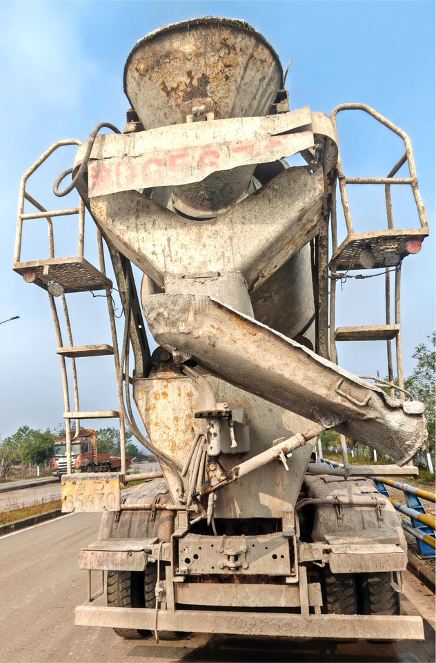 XCMG Official Second Hand G4804B Truck Mounted Concrete Mixer Truck 12m³ Cement Mixer Sale - Бетоновоз: снимка 5 XCMG Official Second Hand G4804B Truck Mounted Concrete Mixer Truck 12m³ Cement Mixer Sale - Бетоновоз: снимка 5