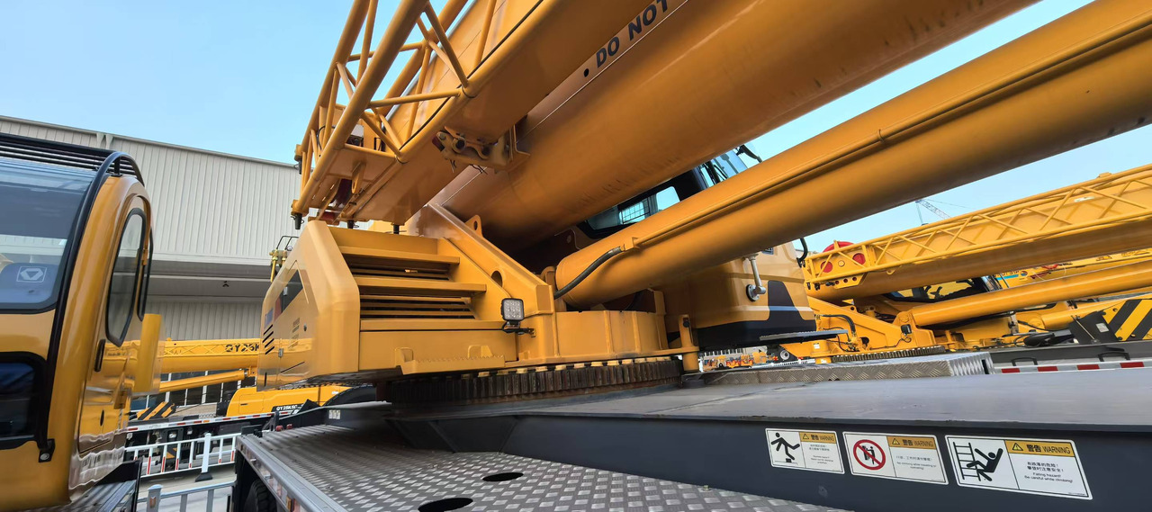 XCMG Official Second Hand Hydraulic Truck Crane QY75K 75ton Mobile Crane For Sale - Автокран: снимка 4 XCMG Official Second Hand Hydraulic Truck Crane QY75K 75ton Mobile Crane For Sale - Автокран: снимка 4