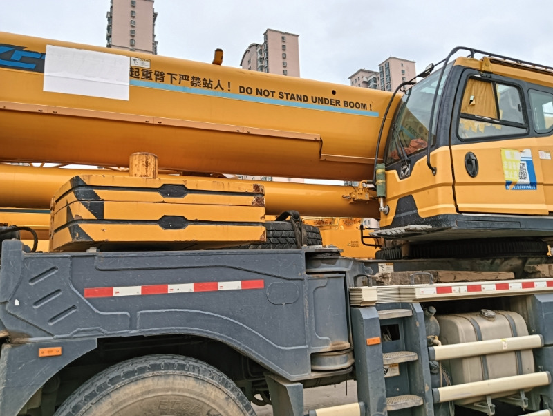 XCMG Official Second Hand Hydraulic Truck Crane XCT80L6 6-Section Arm Mobile Truck Crane For Sale - Автокран: снимка 3 XCMG Official Second Hand Hydraulic Truck Crane XCT80L6 6-Section Arm Mobile Truck Crane For Sale - Автокран: снимка 3