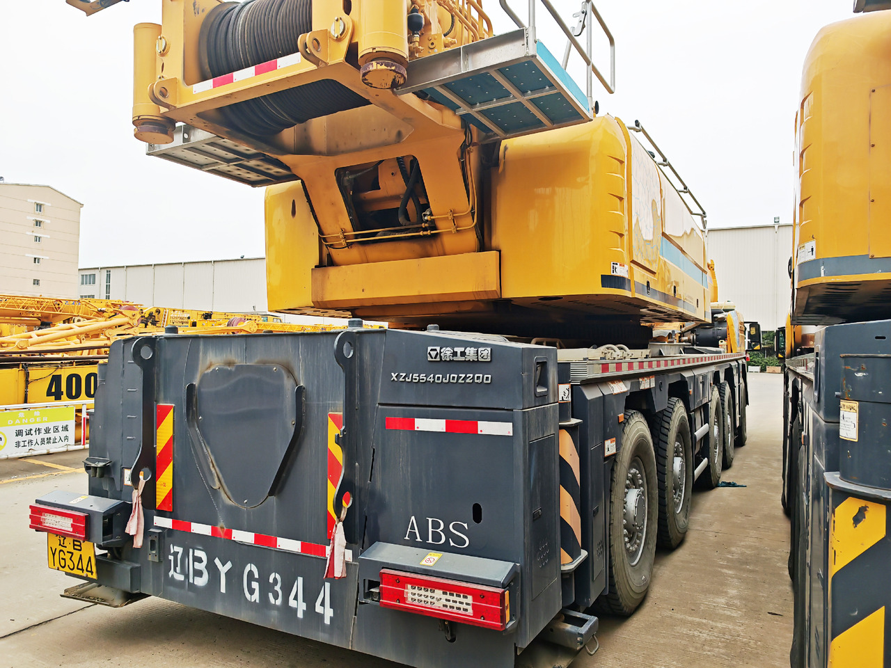 XCMG Official Second Hand Pickup Truck Crane XCA200L8 200 Ton 8-Section Arm Mobile Crane Machine - Кран за всякакви терени: снимка 4 XCMG Official Second Hand Pickup Truck Crane XCA200L8 200 Ton 8-Section Arm Mobile Crane Machine - Кран за всякакви терени: снимка 4