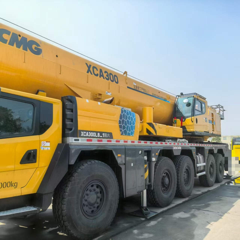 XCMG Official Second Hand Truck Mounted Crane XCA300L8_1 300 ton Mobile Crane Price - Кран за всякакви терени: снимка 2 XCMG Official Second Hand Truck Mounted Crane XCA300L8_1 300 ton Mobile Crane Price - Кран за всякакви терени: снимка 2